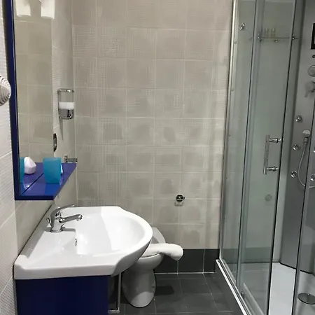 Next Stop לינה וארוחת בוקר 3*