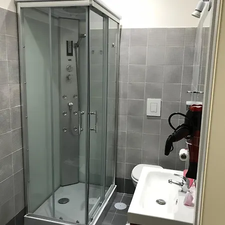 לינה וארוחת בוקר Next Stop 3*